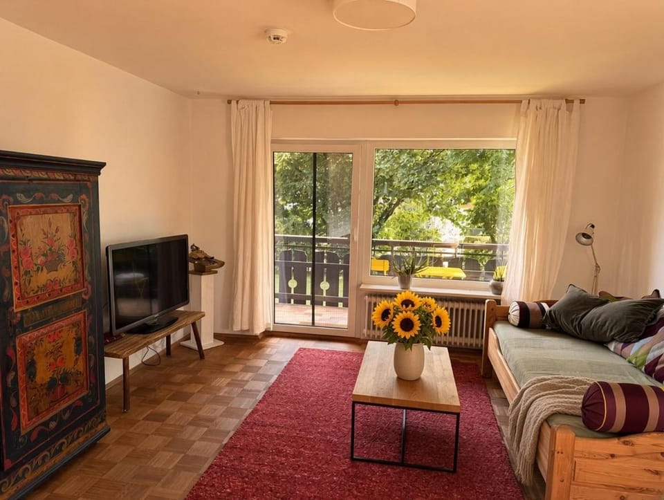 Bed, TV and multimedia, Living room, Seating area