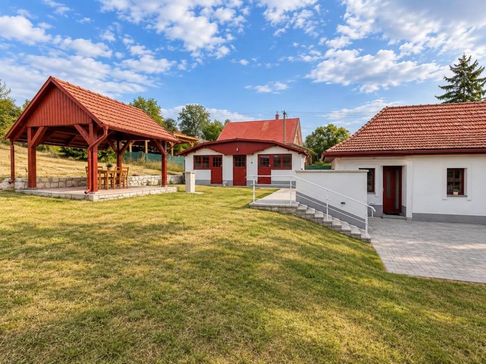 Holdfény Vendégház Apartment in Hungary