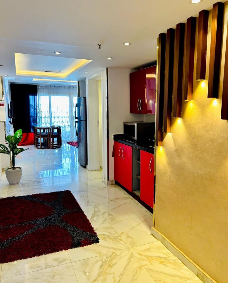 Kitchen or kitchenette, minibar