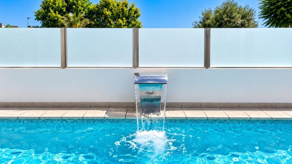 Good Vide Oasis Modern 2 Bed Apartment with Solarium and Pool Apartment in Santiago de la Ribera