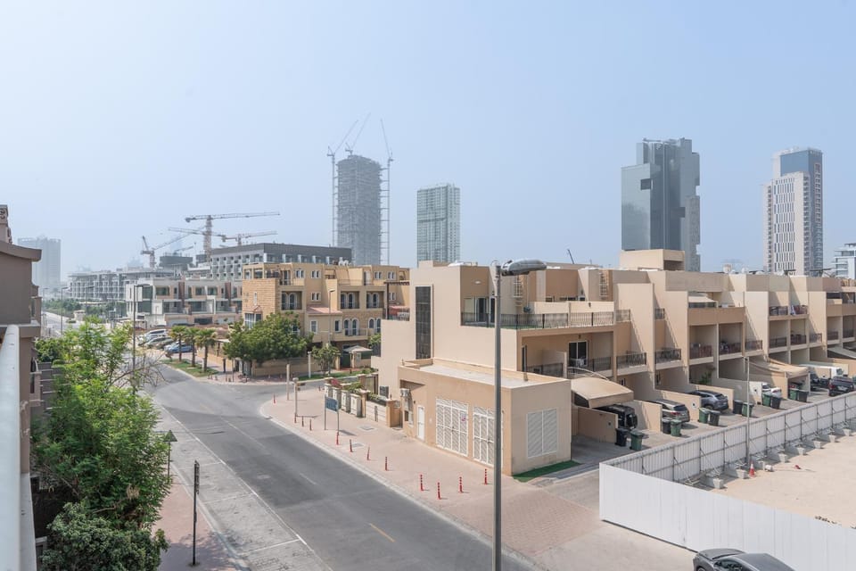 StayShort - Spacious 11-Bedroom Villa Stay at Casa Royale JVC Villa in Dubai