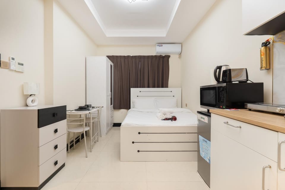 StayShort - Spacious 11-Bedroom Villa Stay at Casa Royale JVC Villa in Dubai