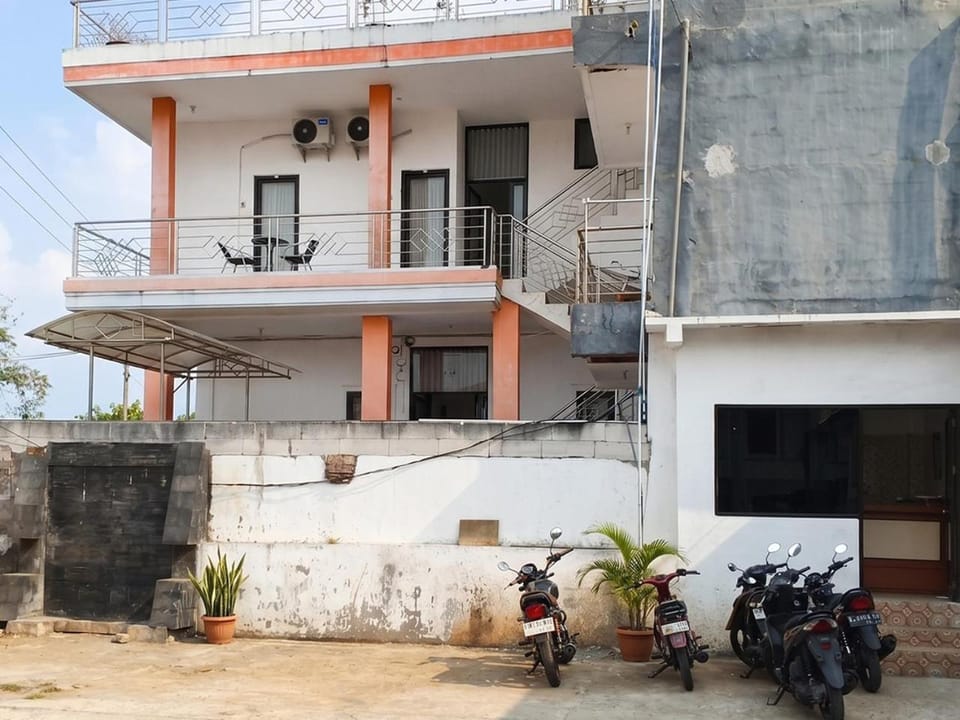 Srikandi Guest House by Ano Bed and Breakfast in Batu