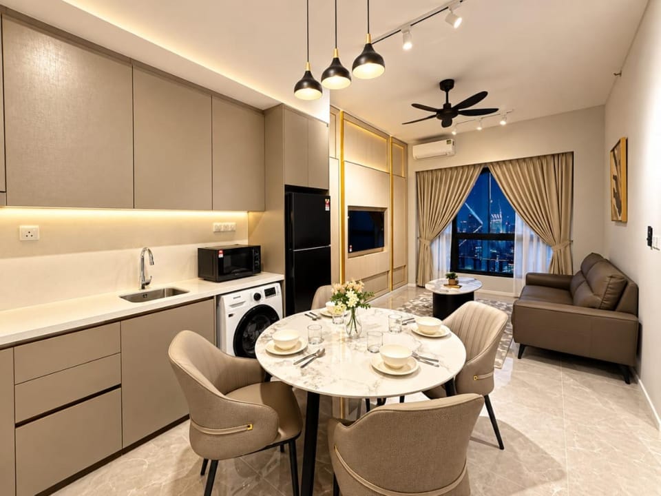 TV and multimedia, Kitchen or kitchenette, Living room, Seating area, Dining area, minibar