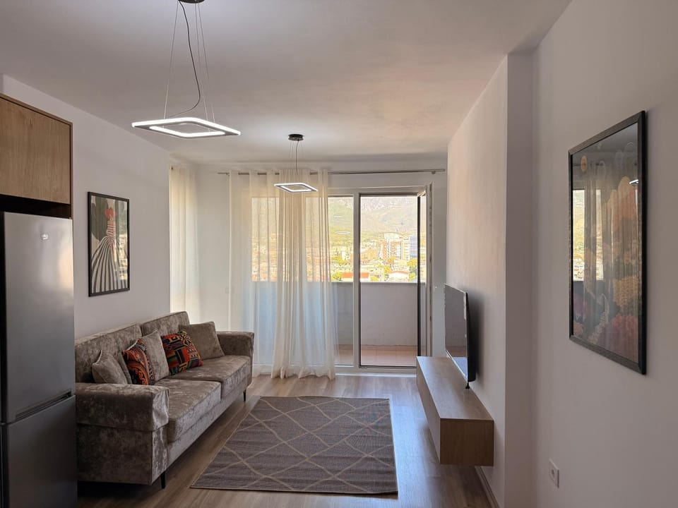 Bed, TV and multimedia, Living room, Photo of the whole room, Seating area, Bedroom