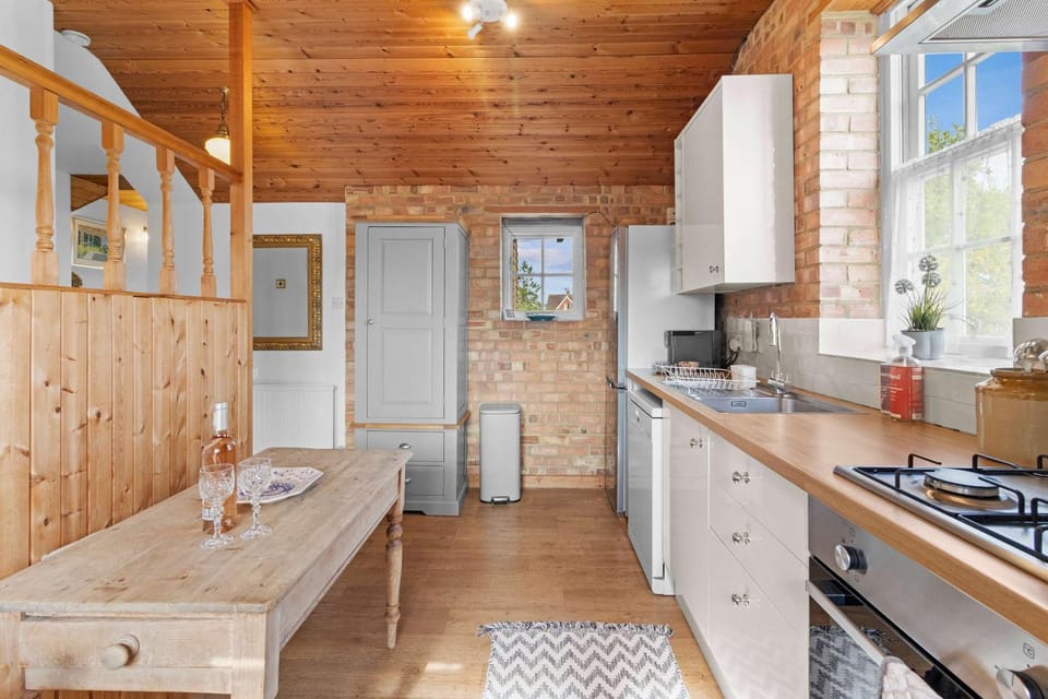 Kitchen or kitchenette, dishwasher, oven, pet friendly, stove