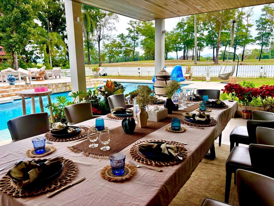 Dining area, Garden view, Swimming pool