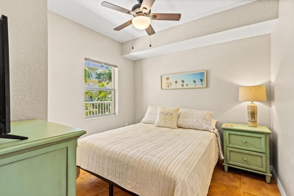 Unit 308N, Beautiful Sunsets, A Traveler Favorite! Apartment in Treasure Island