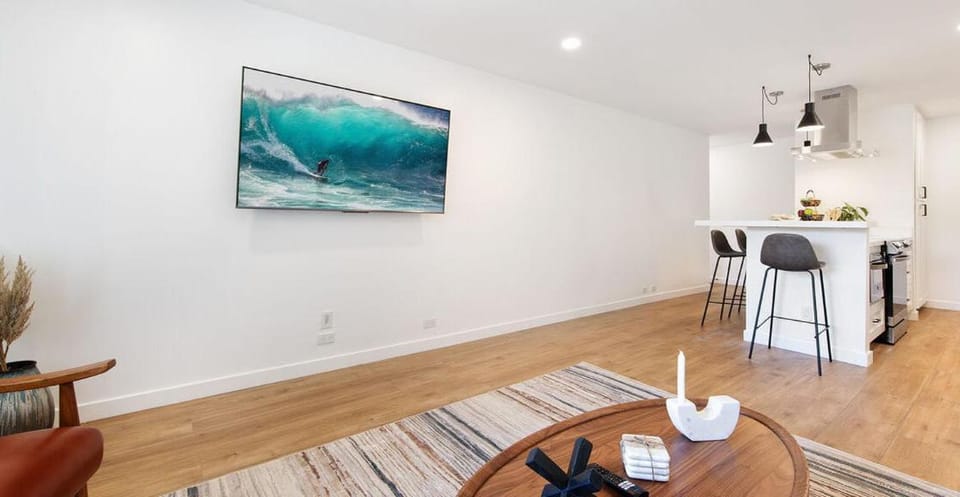 Renovated Two Bedroom Beachside Condo Apartment in Marina del Rey