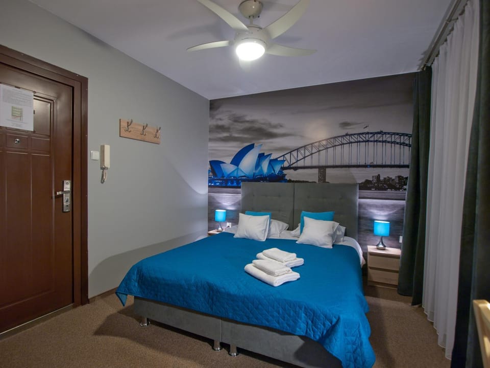 Photo of the whole room, Seating area, Bedroom