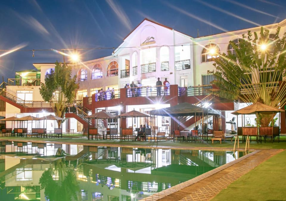 Restaurant/places to eat, Swimming pool