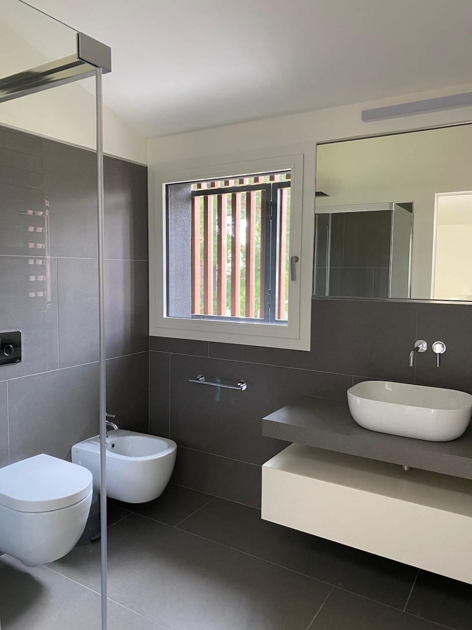 Shower, Toilet, Bathroom, bidet, towels