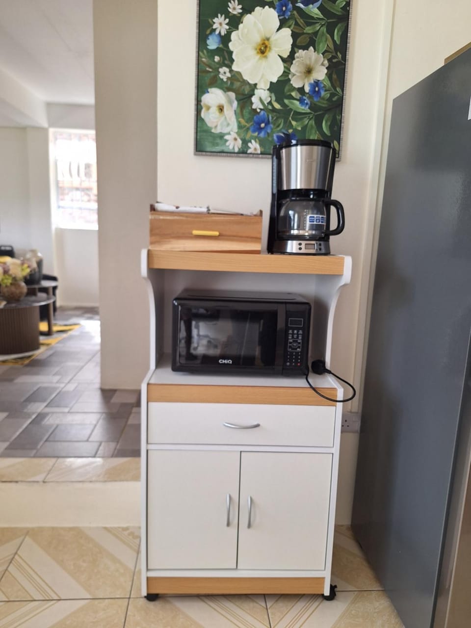 Coffee/tea facilities, microwave