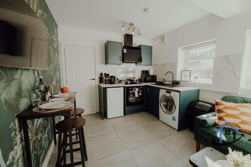 TV and multimedia, Living room, Dining area, oven, stove, washing machine