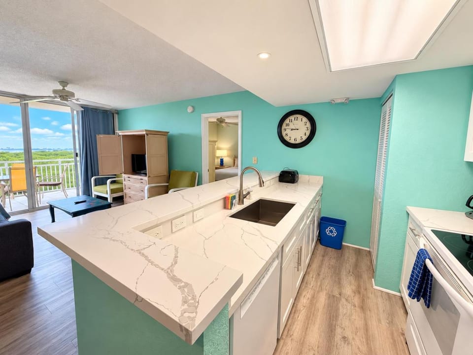 The Curacao - Key West Condo with Pool, Balcony, Sunset Views Apartment in Key West