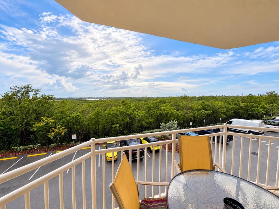 The Curacao - Key West Condo with Pool, Balcony, Sunset Views Apartment in Key West