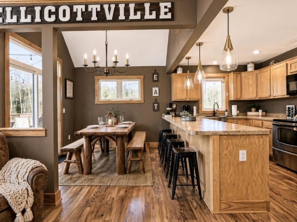 Ski Chalet w Game Room & Fire pit, Holiday Valley Chalet in Cattaraugus