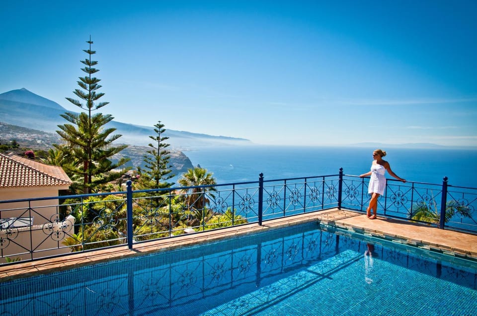 Mountain view, Sea view, Swimming pool