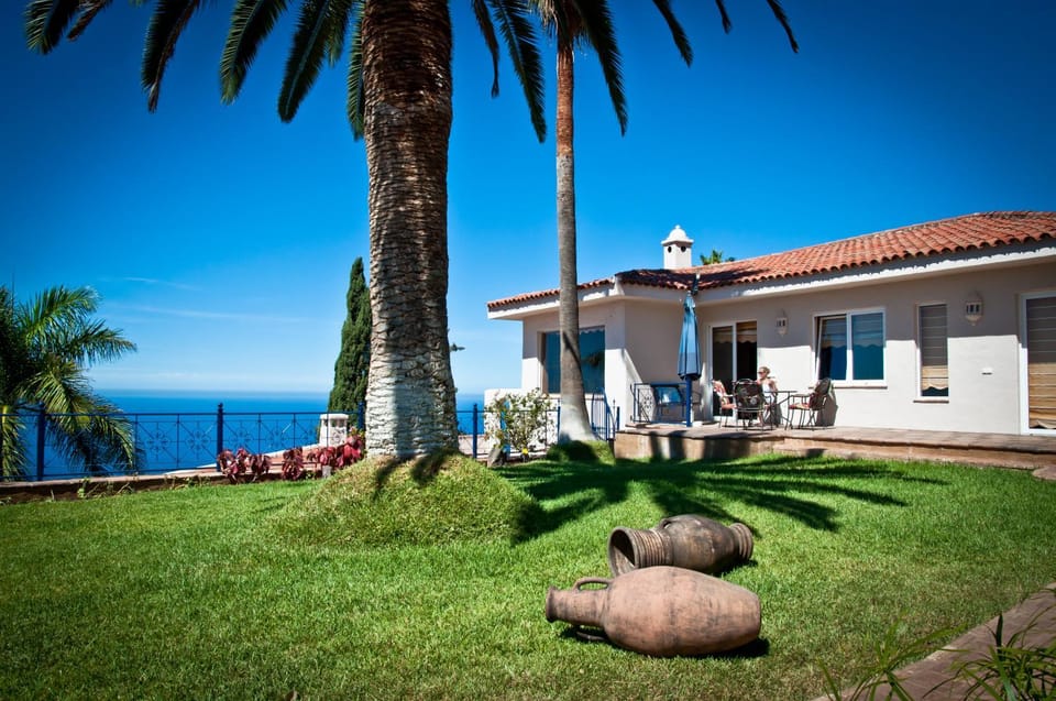 Property building, Garden, Garden view, Sea view