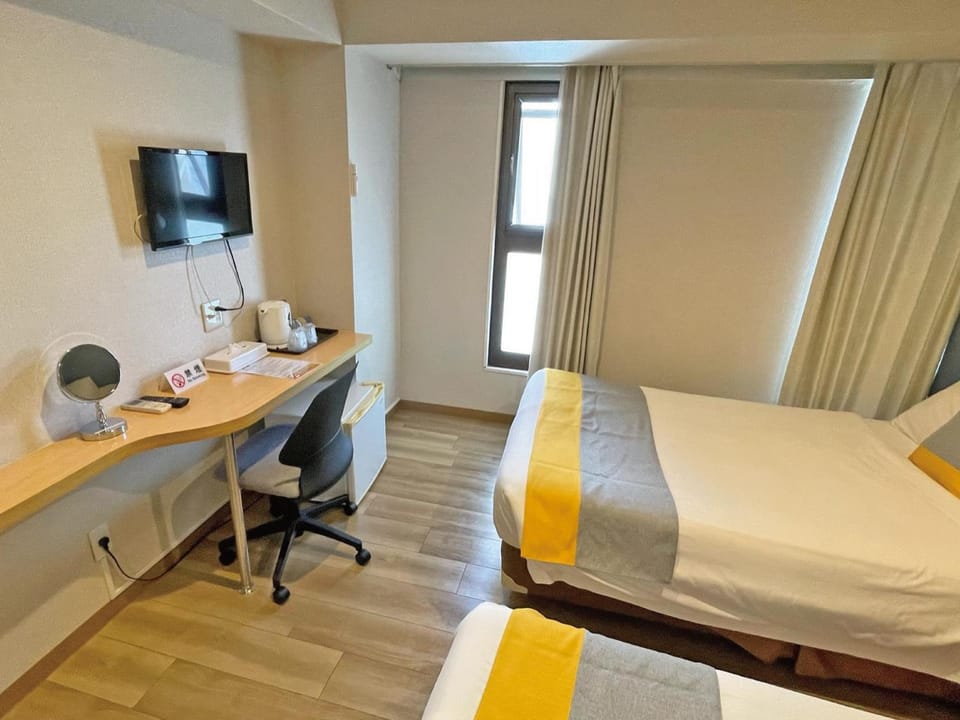Bed, TV and multimedia, Photo of the whole room