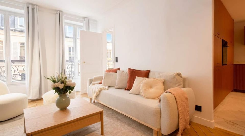 Spacious 2BR Luxembourg Garden Apartment in Paris