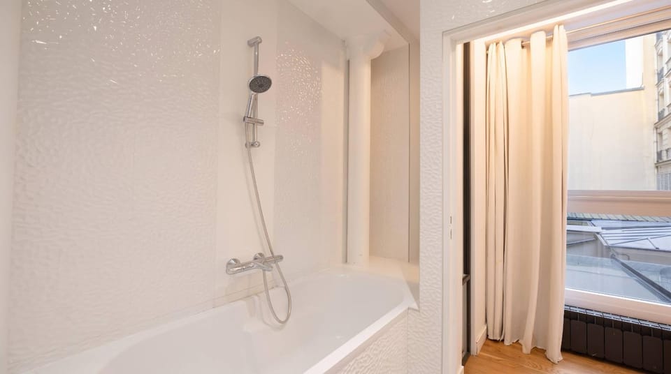 Charming Parisian flat near Louvre Apartment in Paris