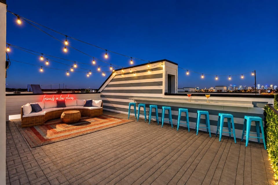 2 Homes - Rooftop Decks - Fire Pit - Sleeps 24 House in Nashville