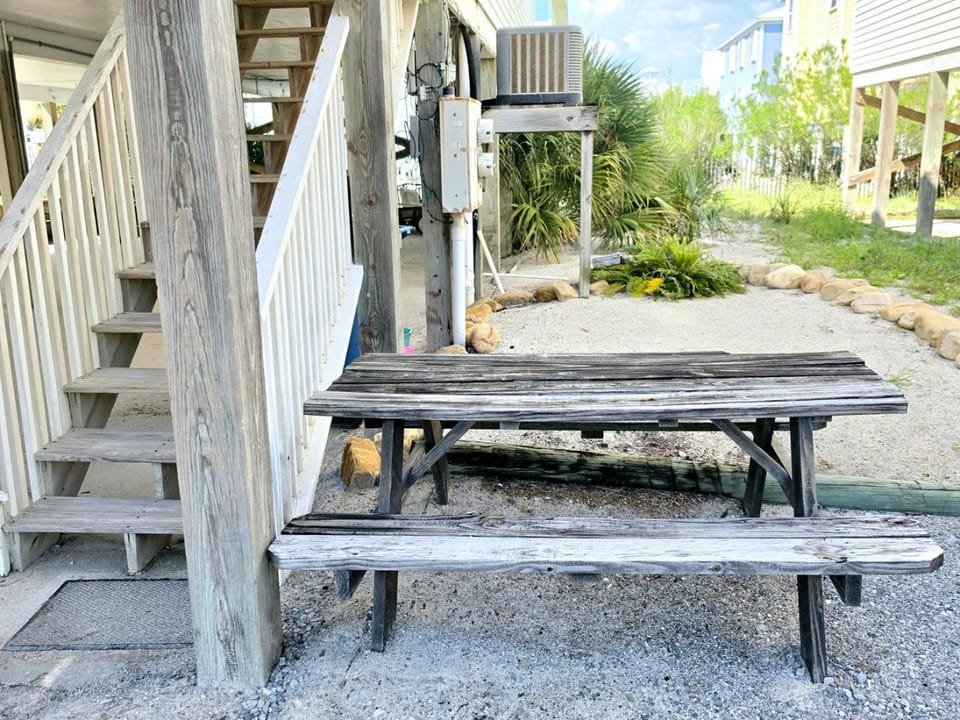 1 Block to Beach 3BR Gulf Shores Home, Sleeps 8 Country House in West Beach