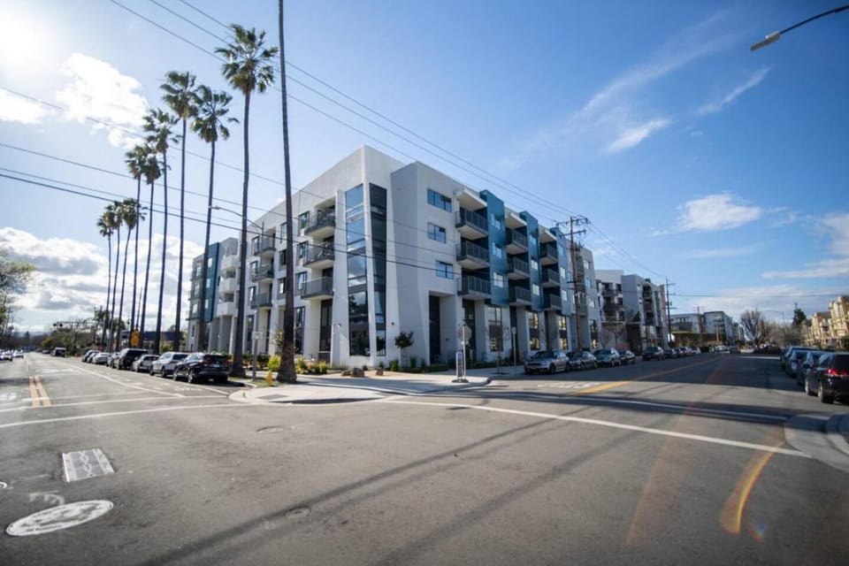 Vibrant Japantown Townhome Walk to Dining Apartment in San Jose
