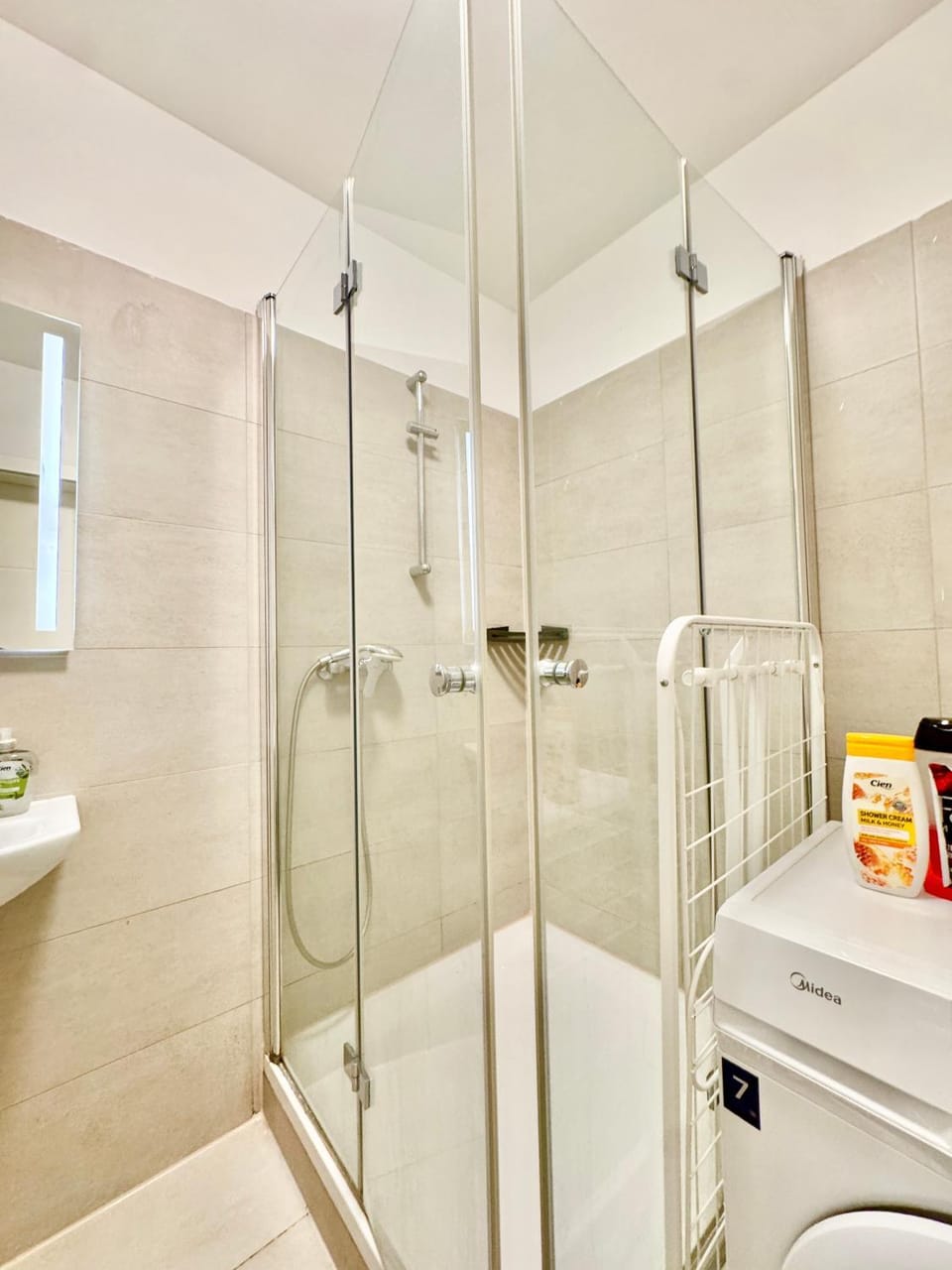 Stylish 2 Bedroom Apartment with Free Parking Apartment in Vienna