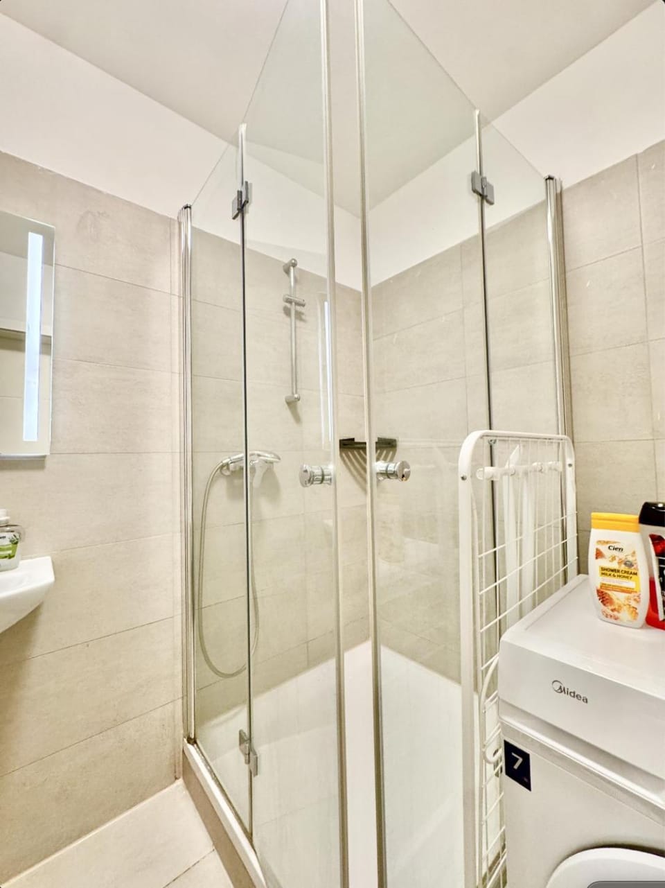 Stylish 2 Bedroom Apartment with Free Parking Apartment in Vienna