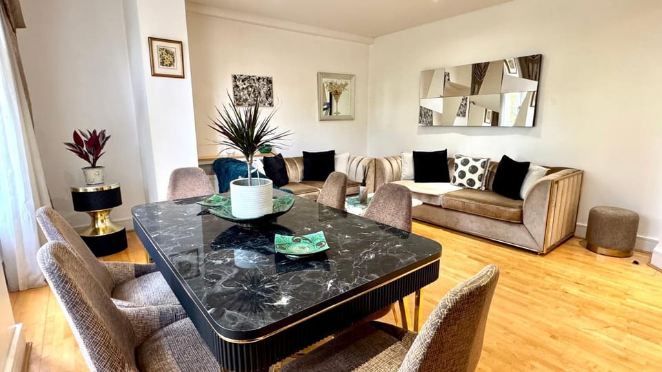 Luxury 3-Bedroom Apartment in Little Venice Apartment in City of Westminster
