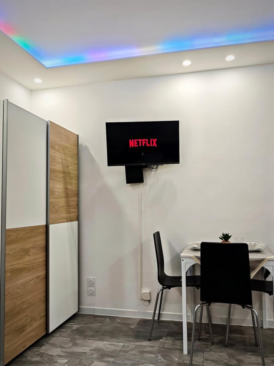 TV and multimedia, Dining area