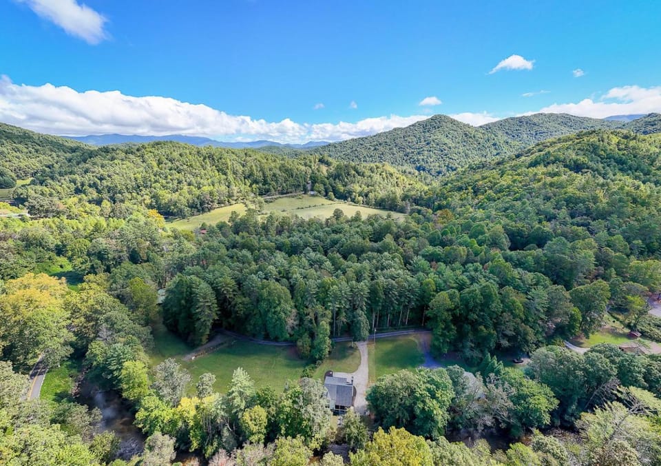 Robbins Nest on Snowbird Creek Fire Pit House in Cheoah