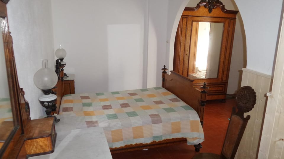 Property building, Bed, Photo of the whole room, Decorative detail
