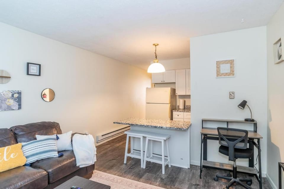 Maple Row Cozy Retreat Apartment in Bloomington