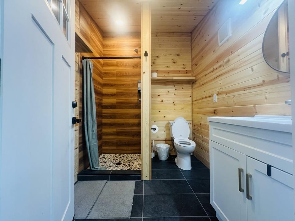 3D Glamping Retreat - Mirror & Opal Domes, Hot Tub & Sauna near Seattle Luxury tent in Everett