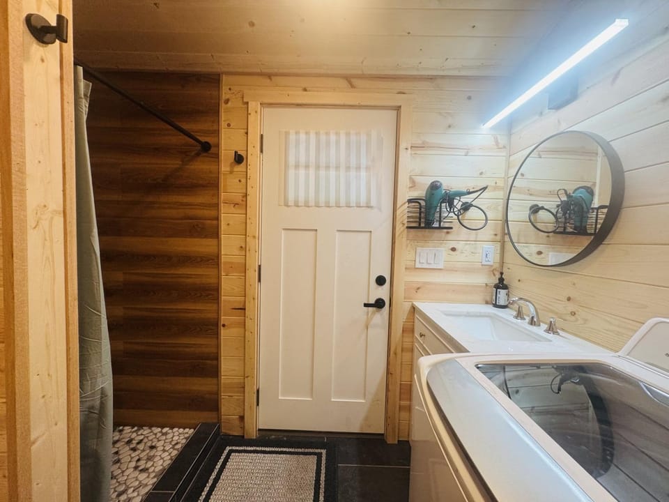 3D Glamping Retreat - Opal & Crystal Domes, Game Room & BBQ near Seattle Luxury tent in Everett