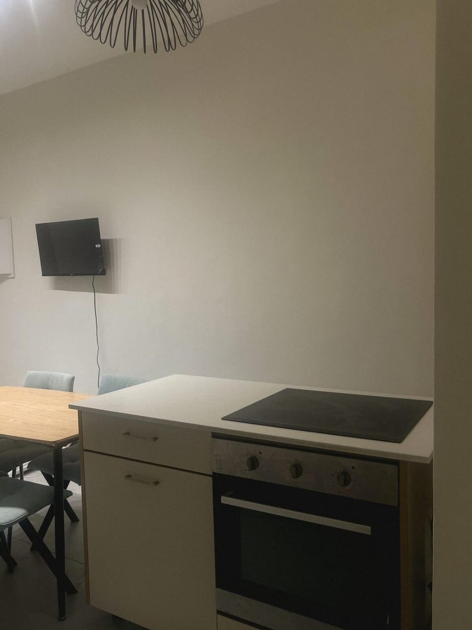 Kitchen or kitchenette, Dining area, stove