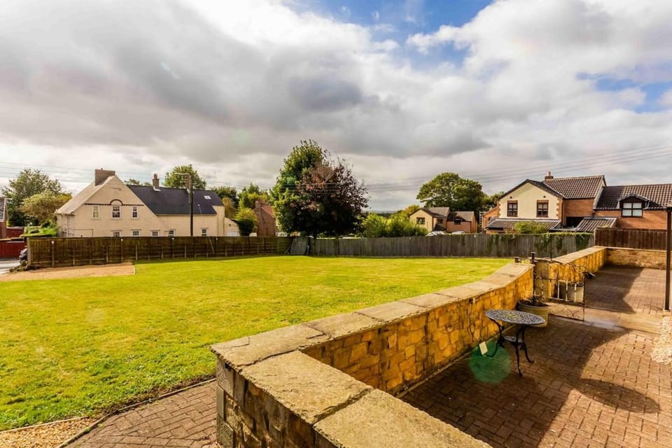 Premium Home-6Beds-Big Driveway-VAT Registered House in England