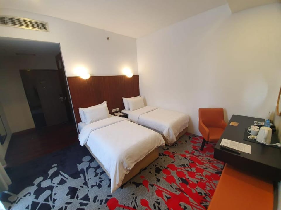 Photo of the whole room, Bedroom