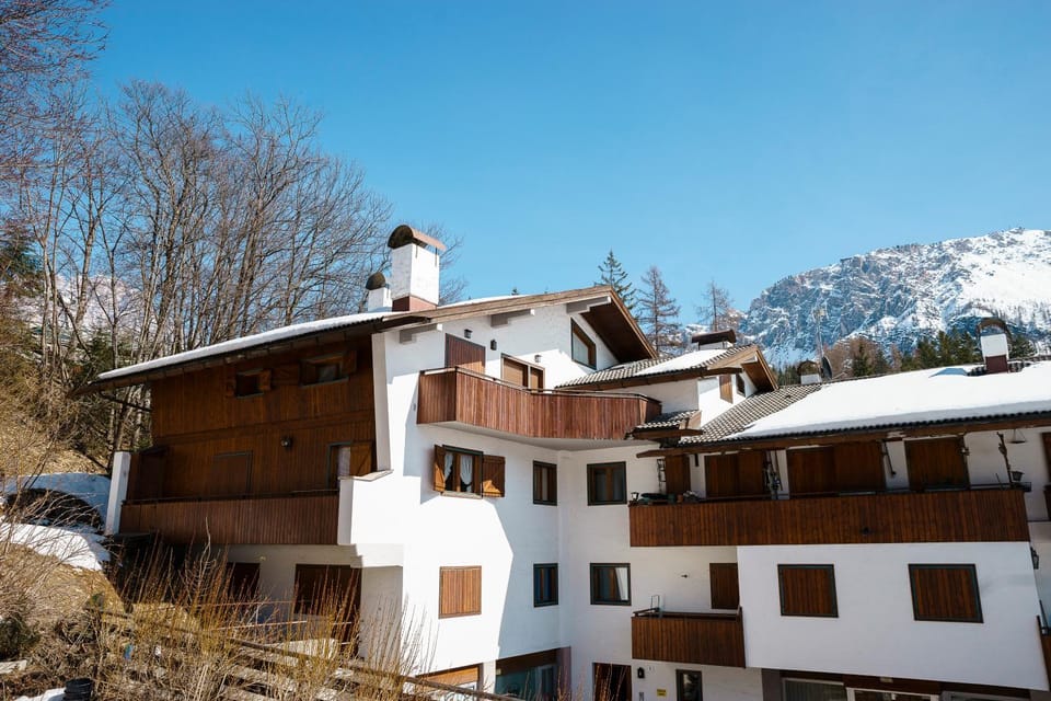 Facade/entrance, Bird's eye view