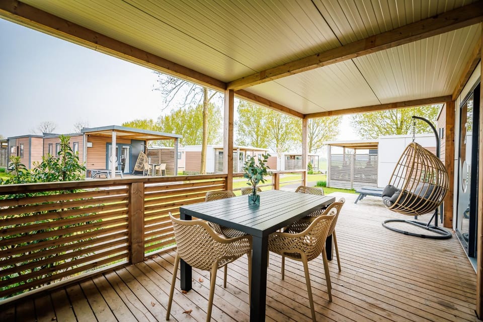Property building, Balcony/Terrace, Balcony/Terrace