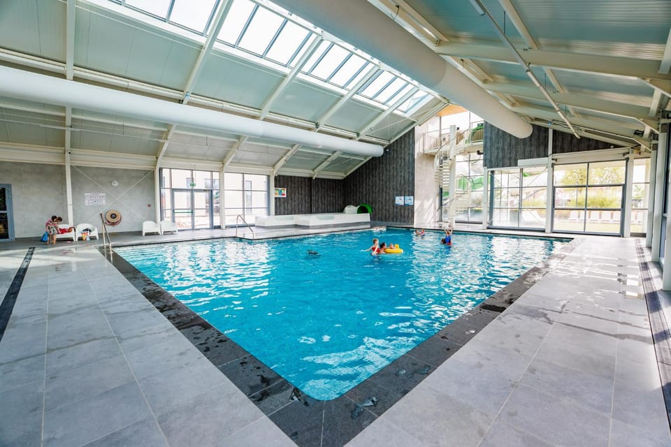 Swimming pool, Swimming pool