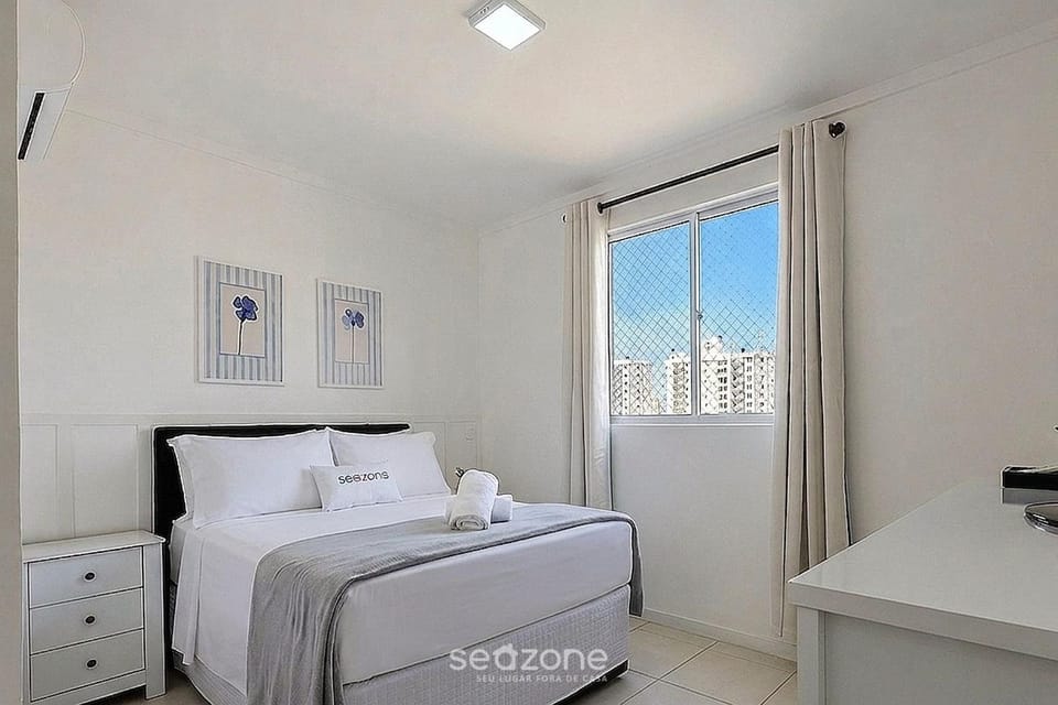 Bed, TV and multimedia, Bedroom