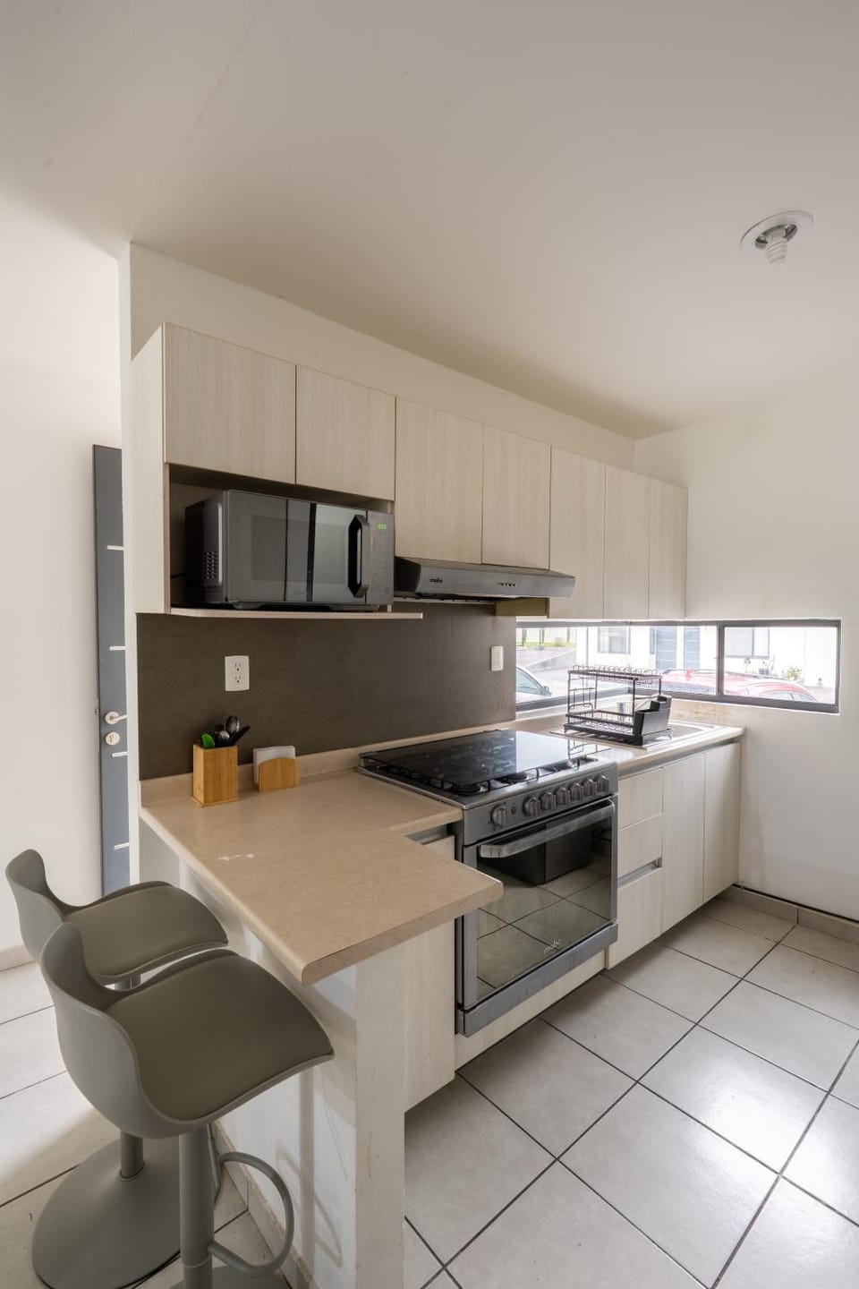Kitchen or kitchenette, Dining area, microwave, oven, stove