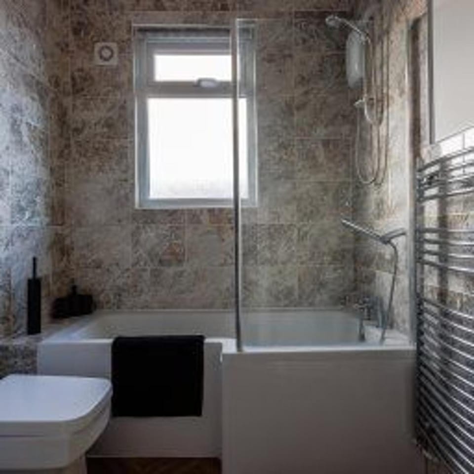 Darlington - House - Sleeps 6 - Central Location House in Darlington