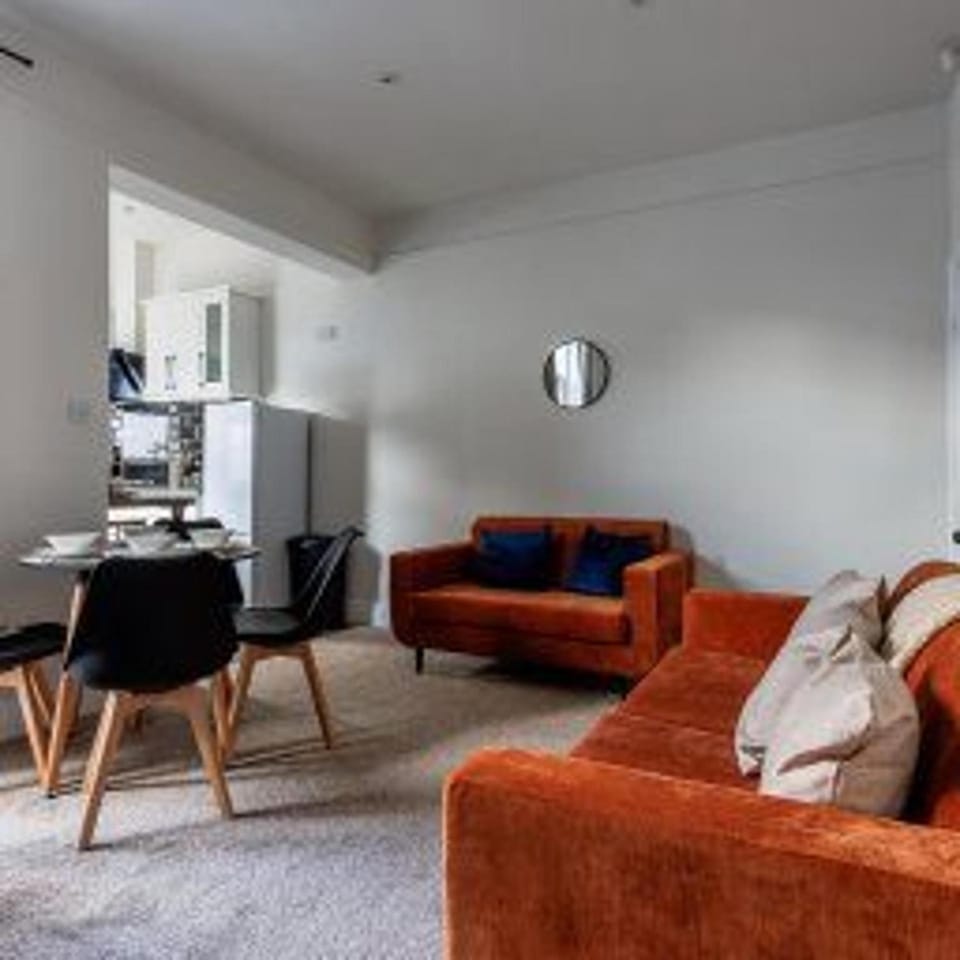 Darlington - House - Sleeps 6 - Central Location House in Darlington