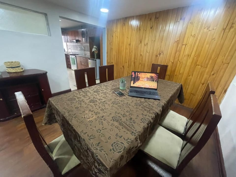 Enorme Departamento para grupo de 12 personas junto al Museo Pumapungo Apartment in Cuenca