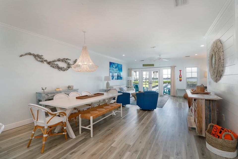 Waterfront luxury Villa (43) with sunset views and boat slip House in Marathon